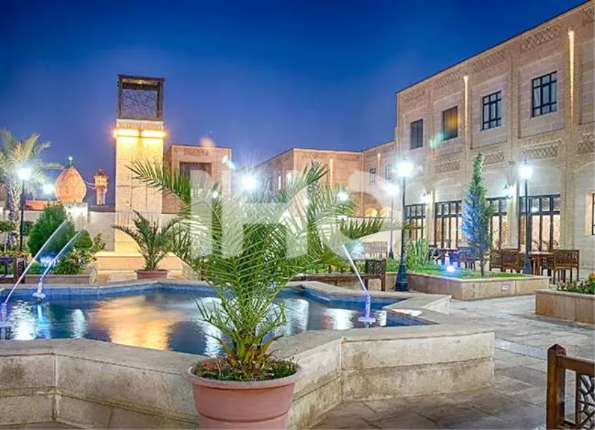 محوطه هتل بین الحرمین شیراز