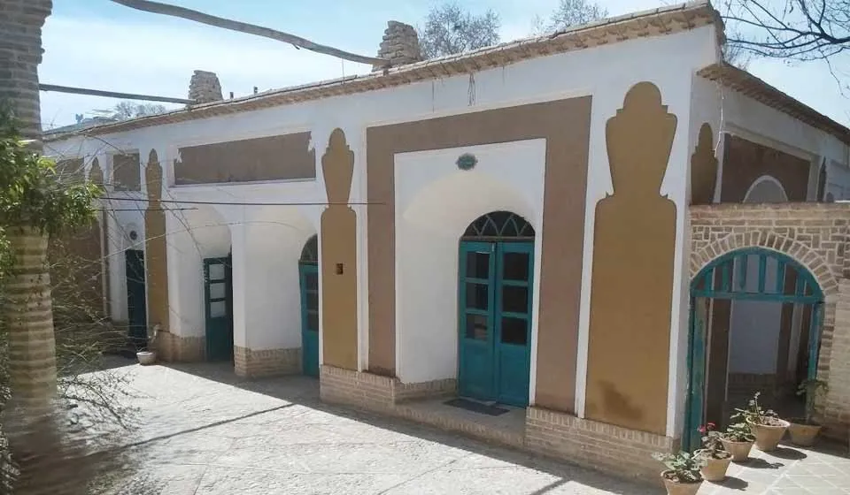 اقامتگاه های بوم گردی عمارت نعمت الهی اتاق برای سه نفر ماهان