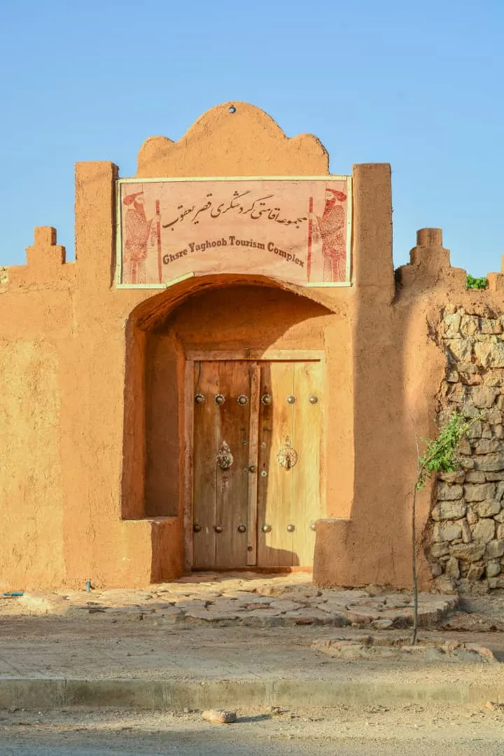 اقامتگاه بوم گردی قصر یعقوب اتاق برای چهار نفر (فاقد تخت و حمام و سرویس بهداشتی) خرم بید
