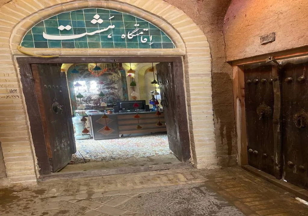 اقامتگاه های بوم گردی عمارت هشت اتاق کهن برای پنج نفر یزد