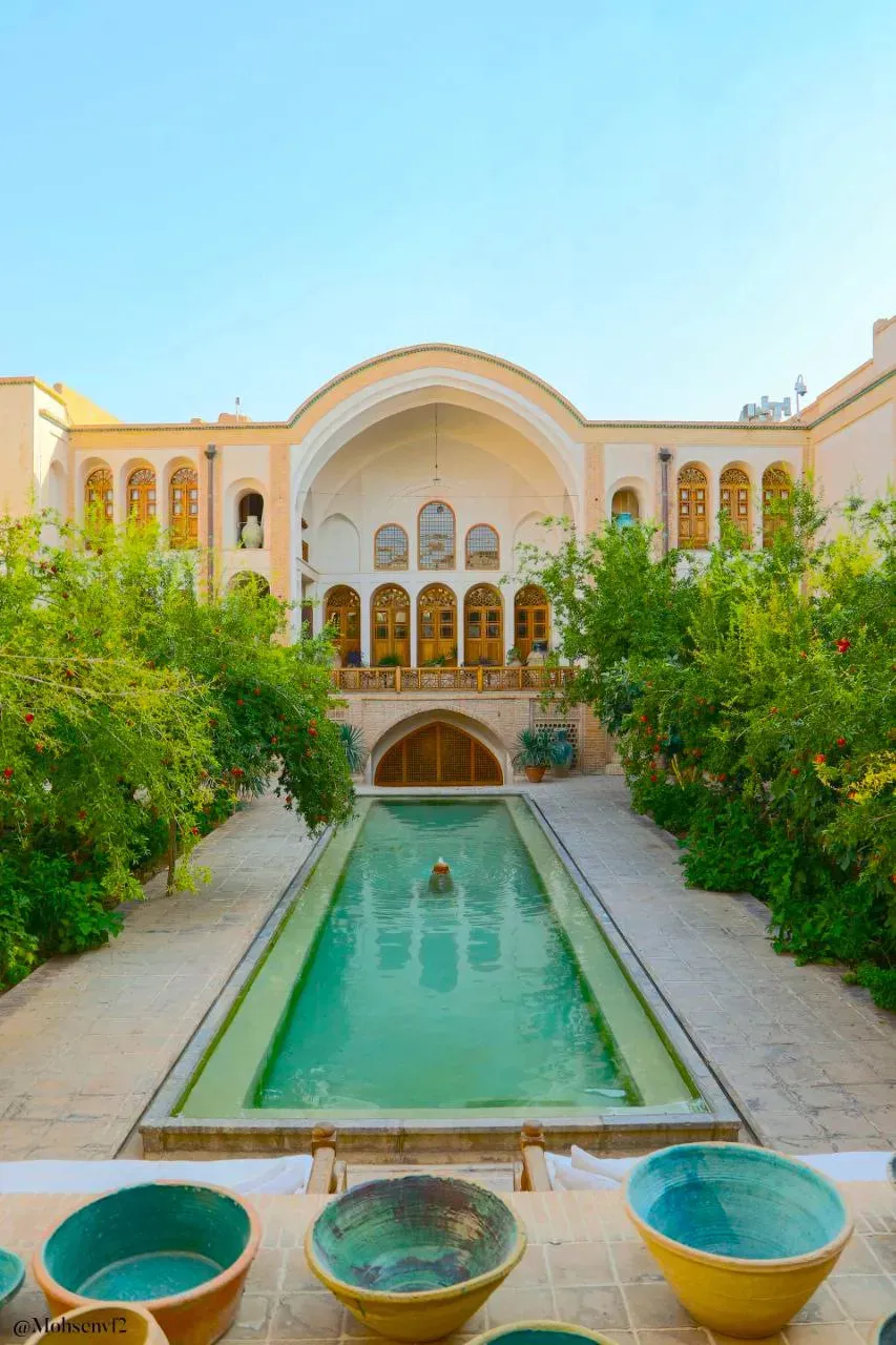 اقامتگاه سنتی منوچهری اتاق سه تخته زیرزمین کاشان