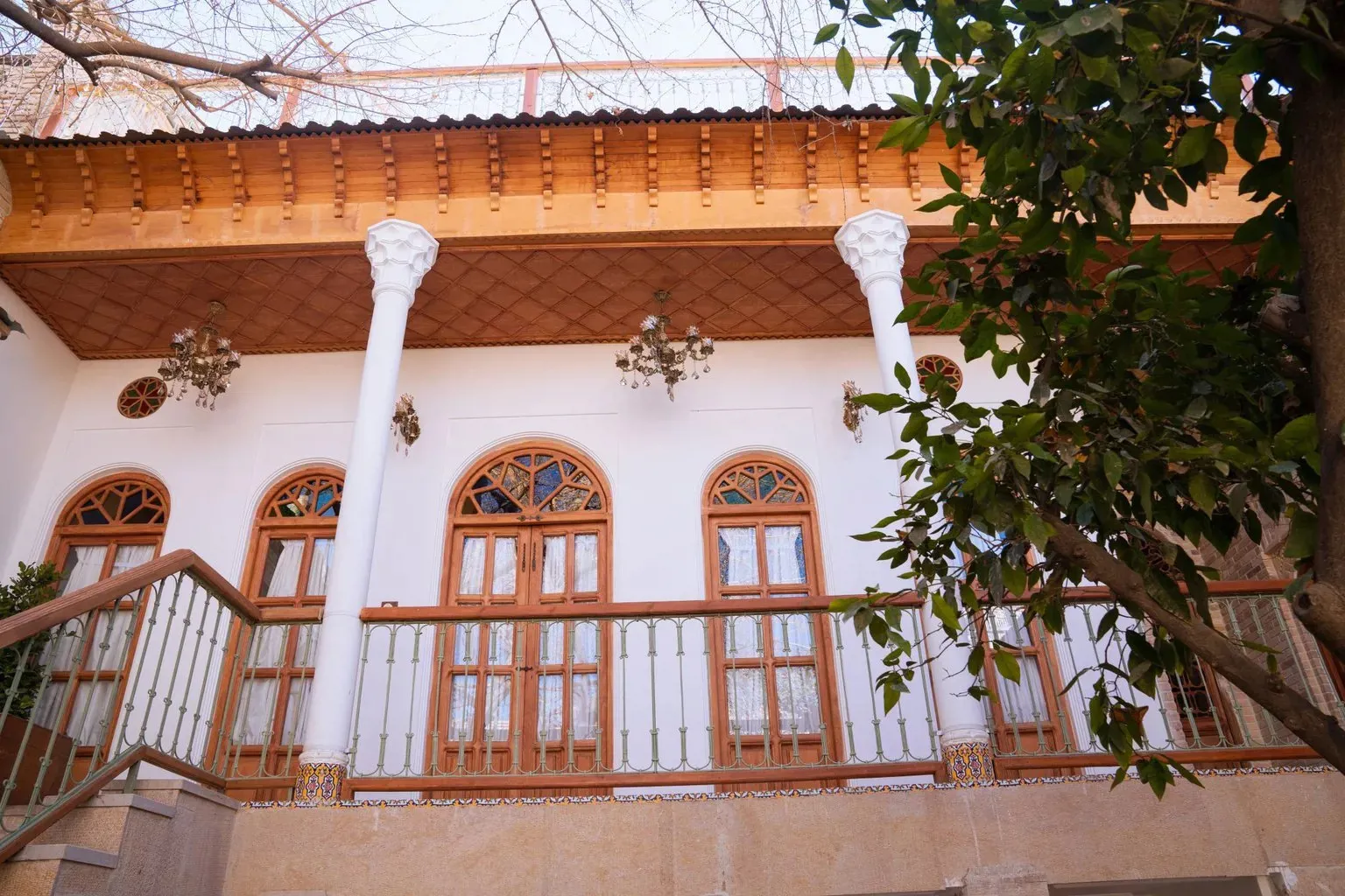 اقامتگاه سنتی سرای مهربانو اتاق توئین خانوم دوسی شیراز