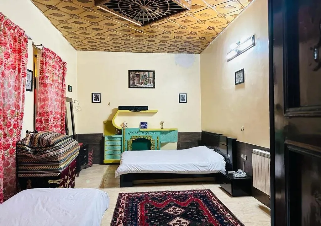 اقامتگاه بوم گردی سهراب اتاق سه تخته اخوان شیراز