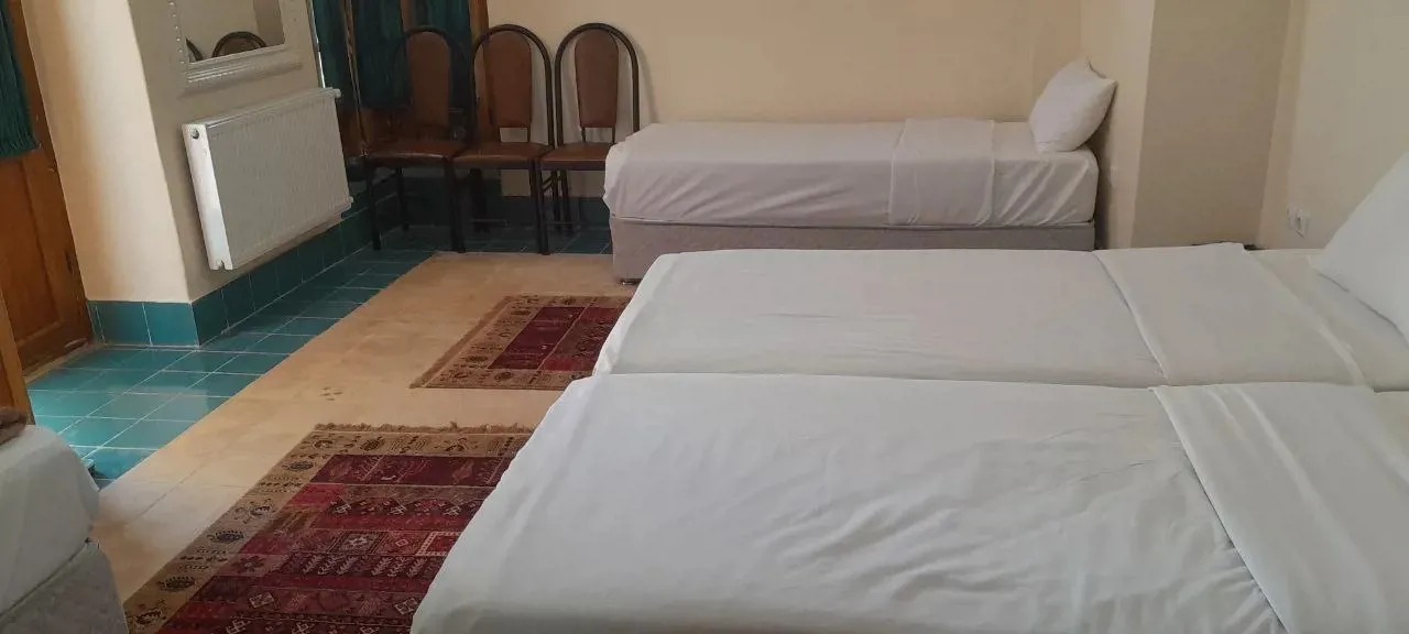 اقامتگاه سنتی سلطانی اتاق عتیق برای چهار نفر اصفهان