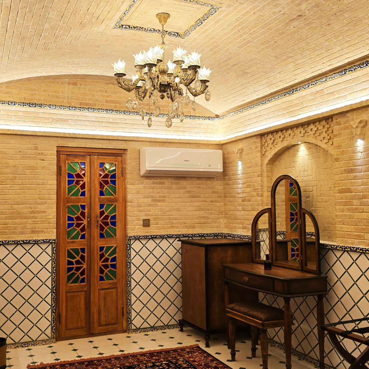 اتاق دو تخته دبل پریچهر هتل بوتیک عمارت محلاتی شیراز