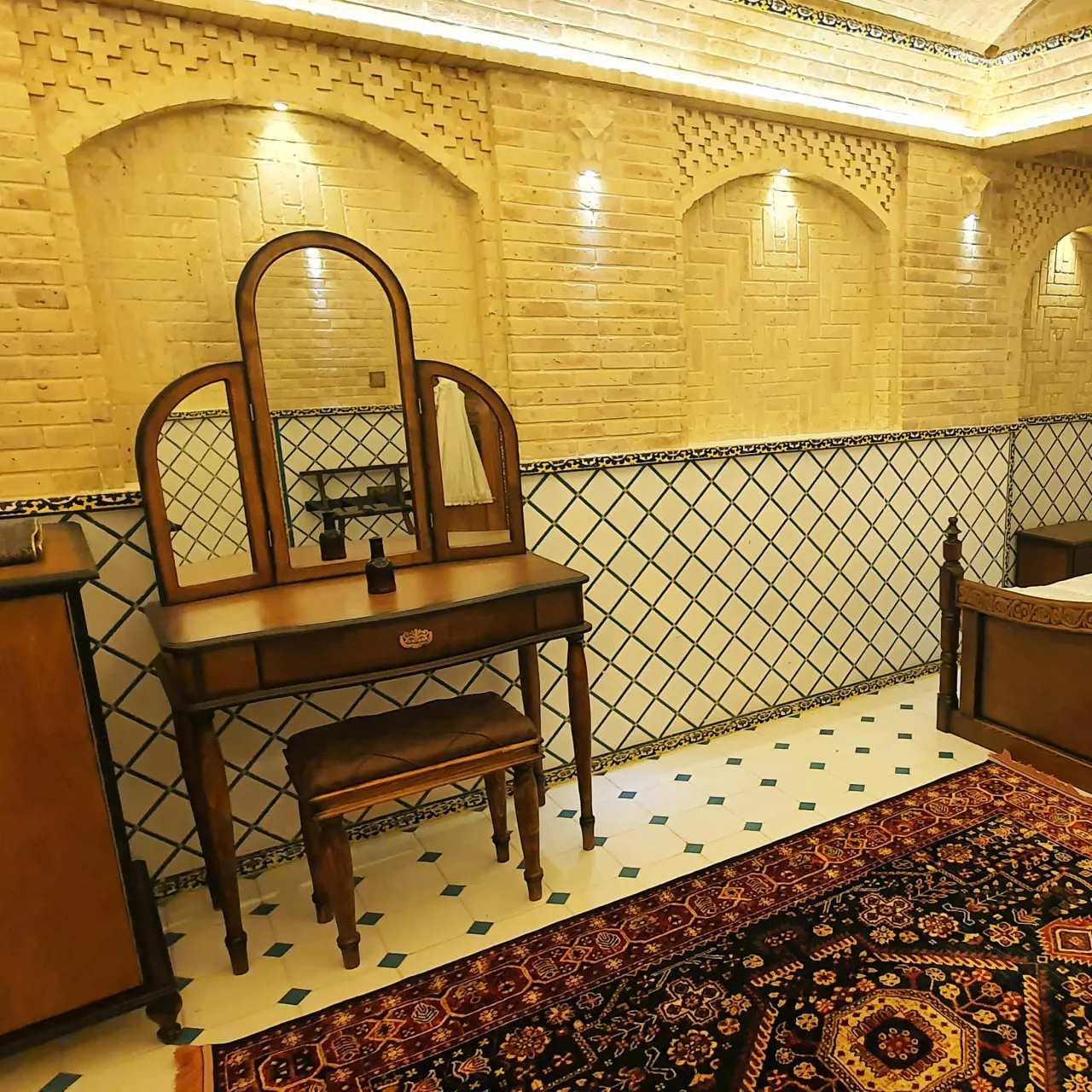 اتاق دو تخته دبل پریچهر هتل بوتیک عمارت محلاتی شیراز