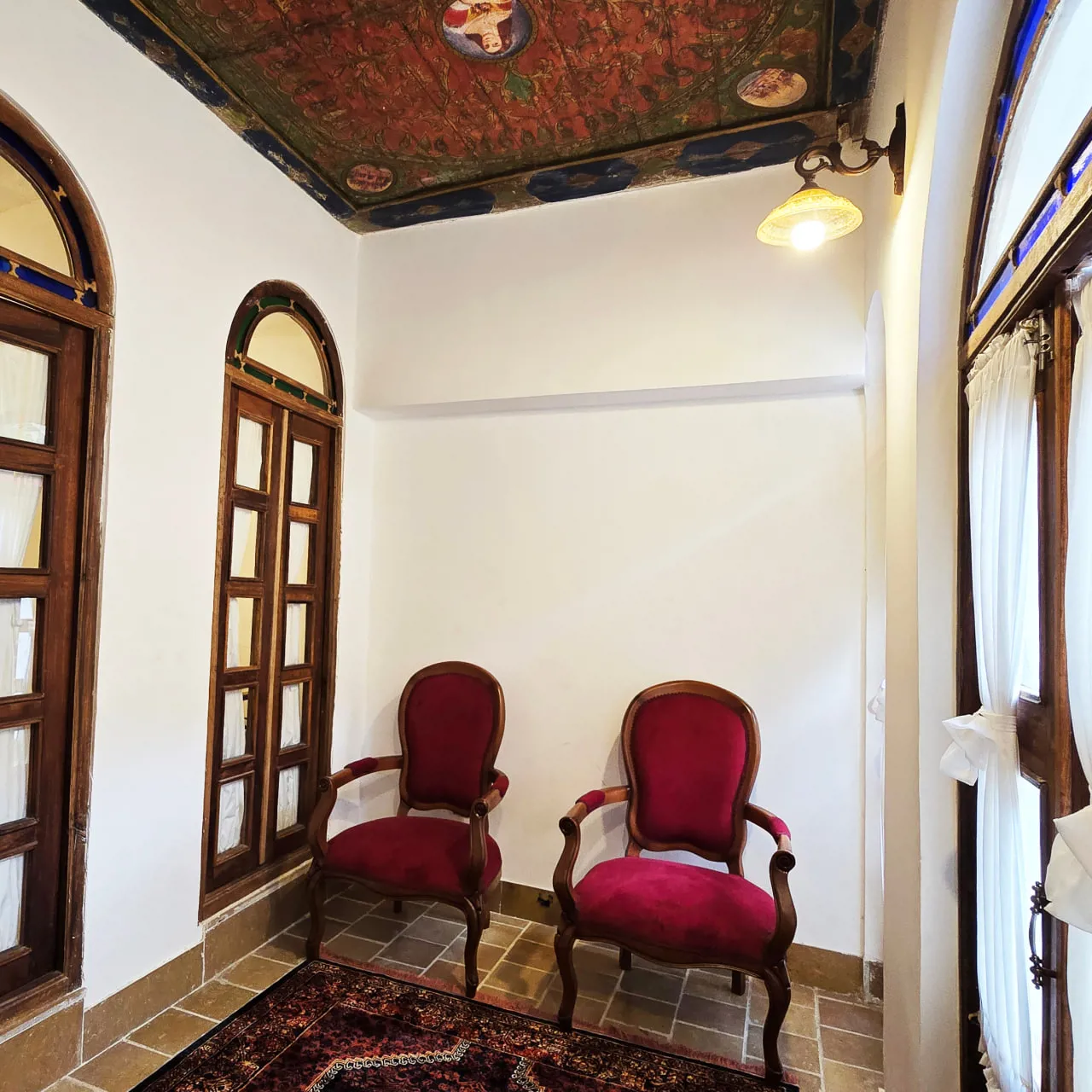 اتاق دو تخته دبل ترنج هتل بوتیک عمارت محلاتی شیراز