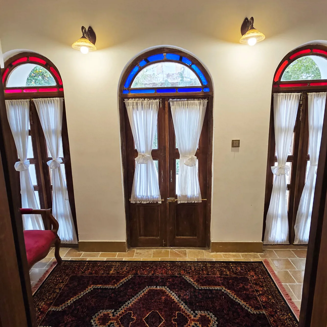 اتاق دو تخته دبل ترنج هتل بوتیک عمارت محلاتی شیراز