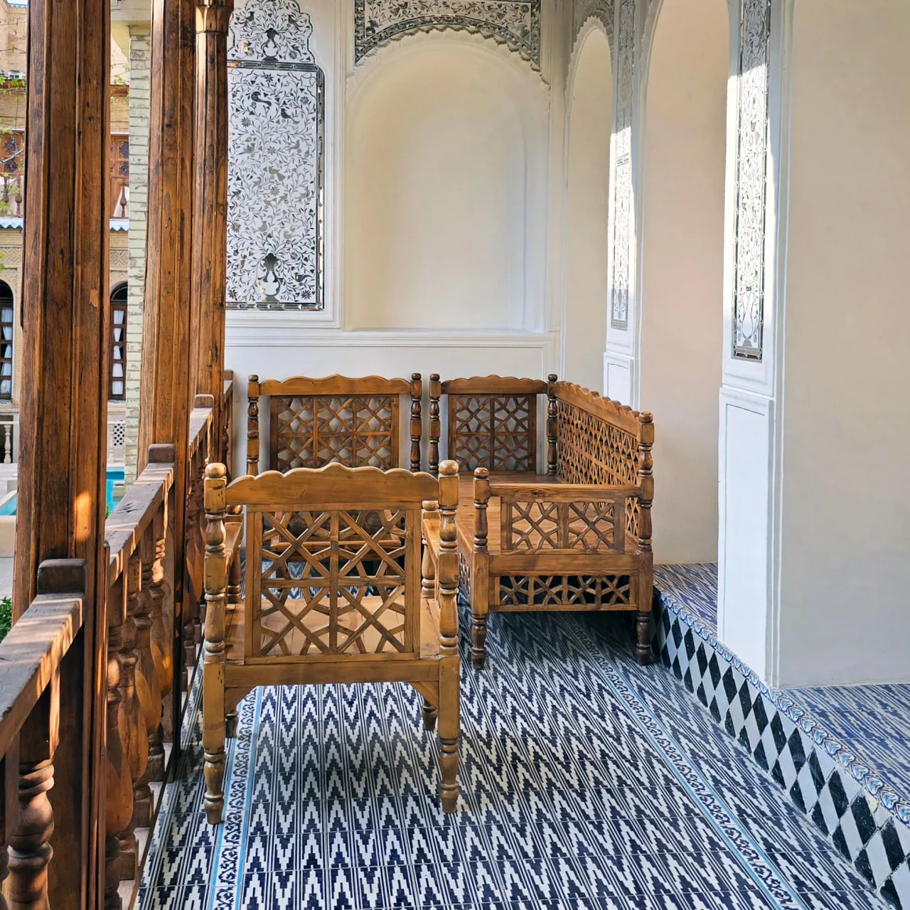 اتاق کانکت VIP آینه برای چهار نفر هتل بوتیک عمارت محلاتی شیراز