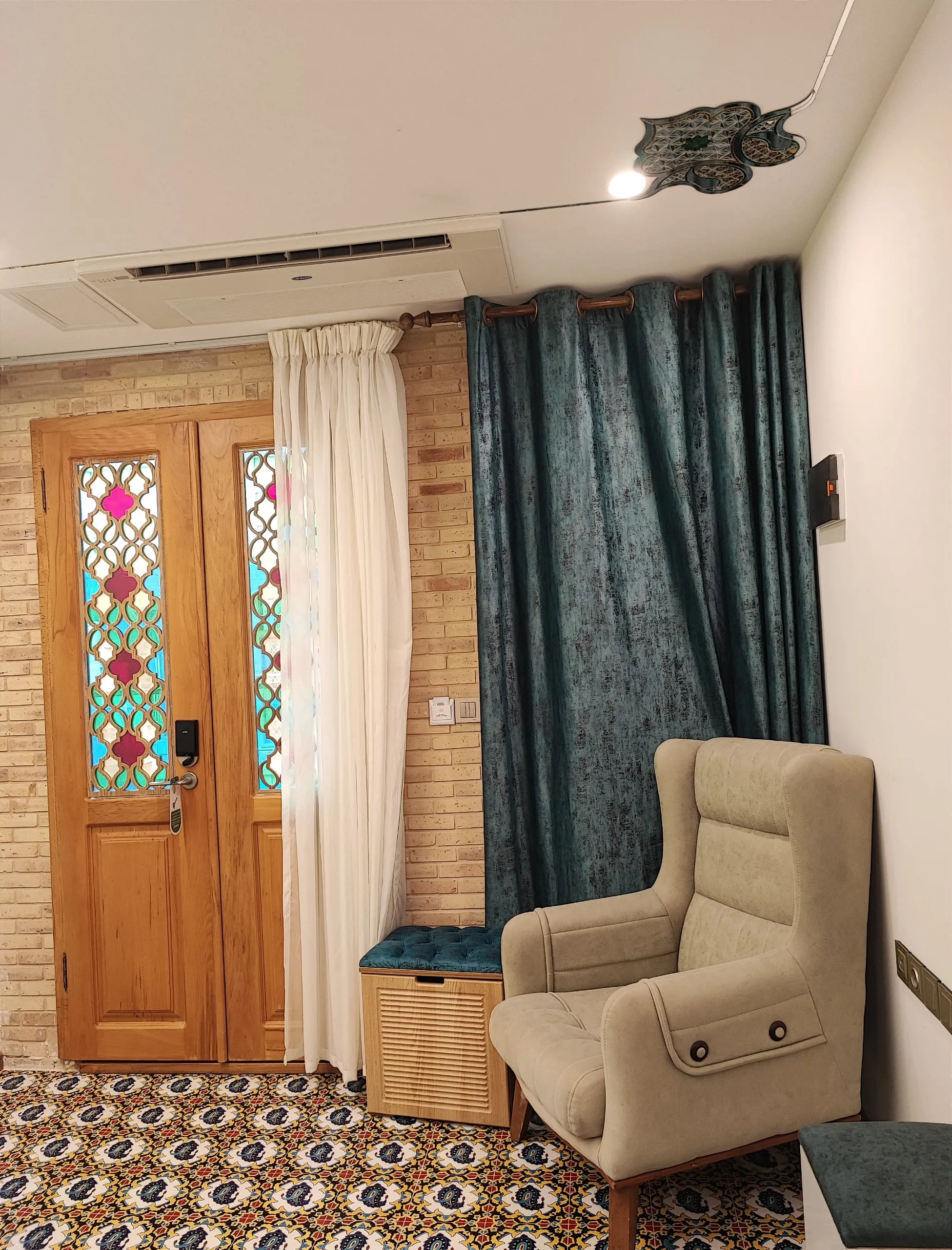 اقامتگاه سنتی ماه گیسو شیراز