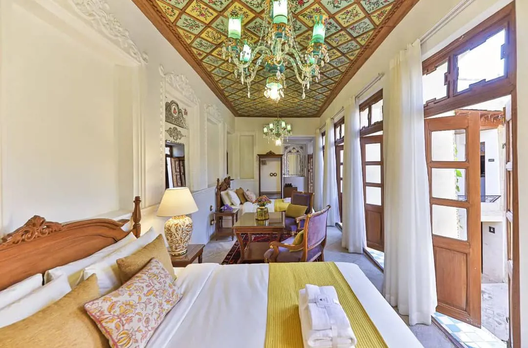 اتاق گلاب اقامتگاه عمارت سحرخیزان