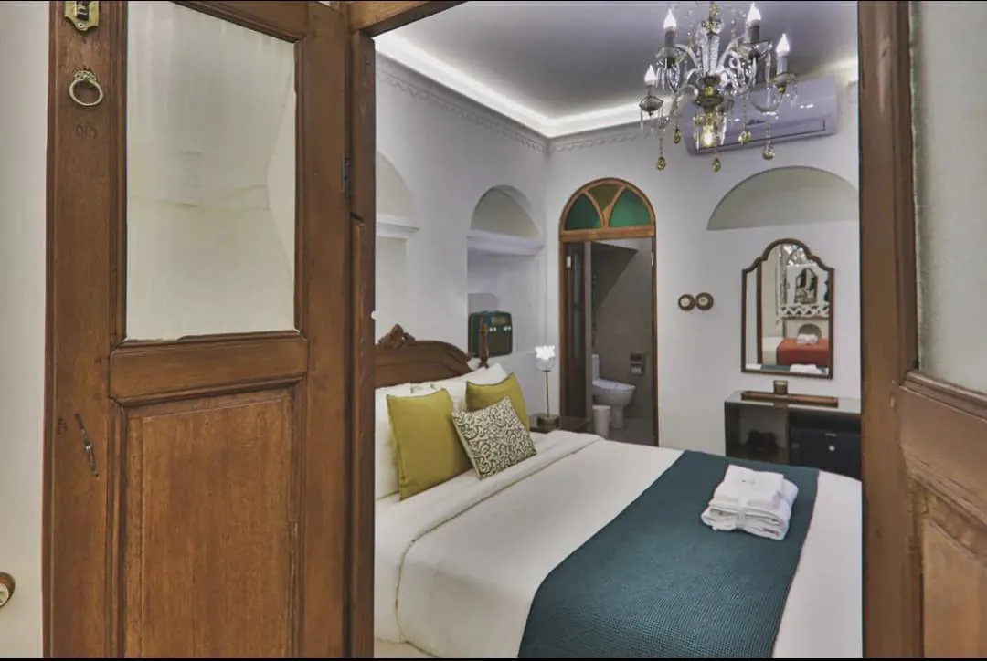 اتاق اقامتگاه سحرخیزان شیراز