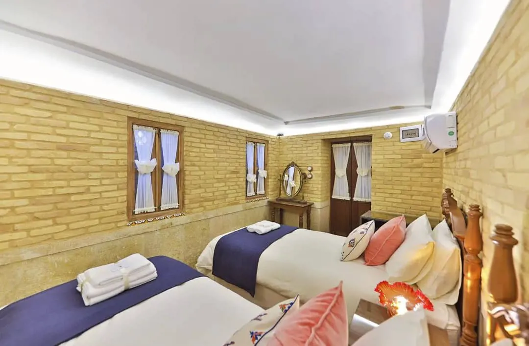 اتاق اقامتگاه سحرخیزان شیراز