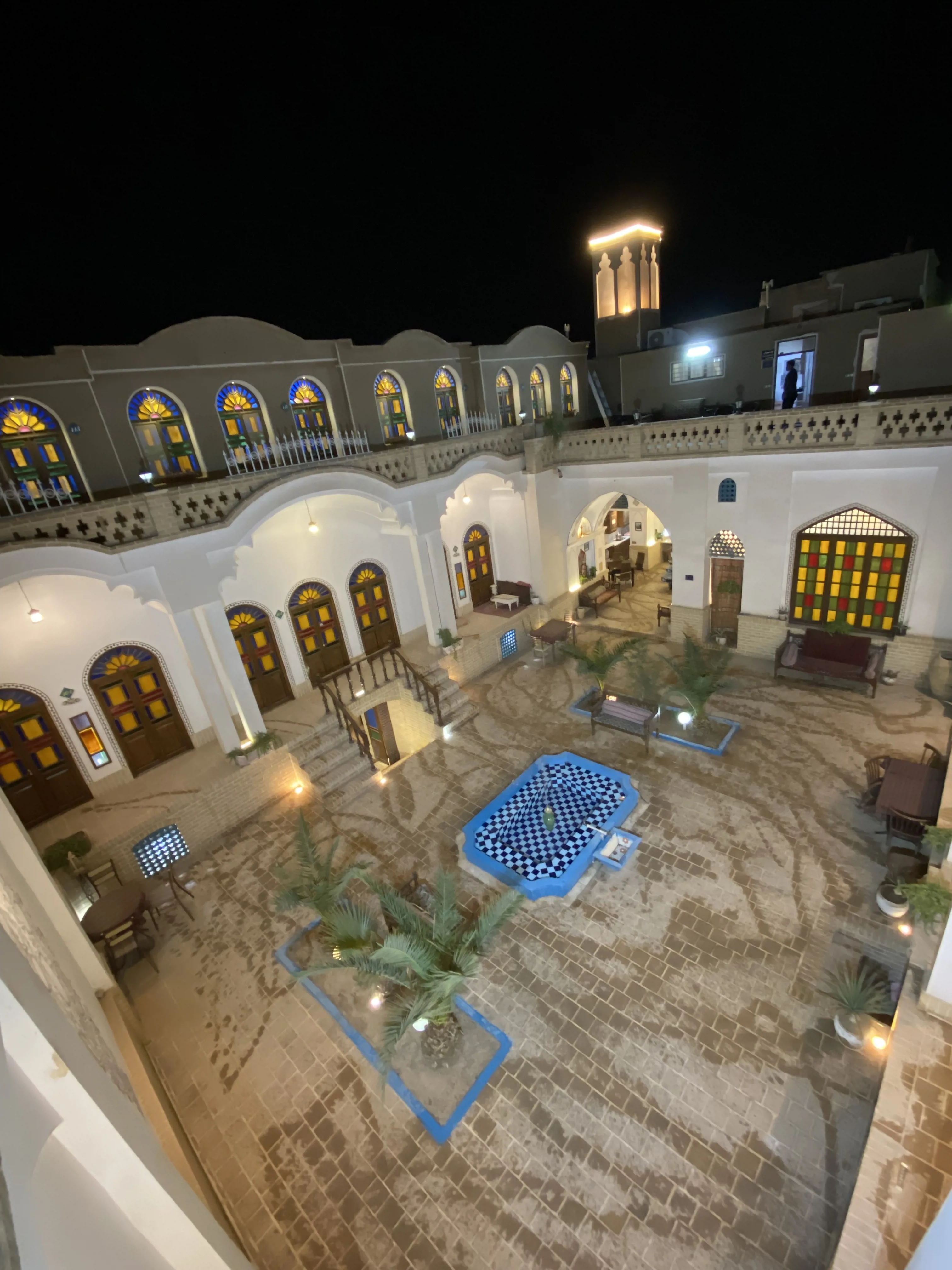 محوطه هتل سنتی آمیرزا کاشان