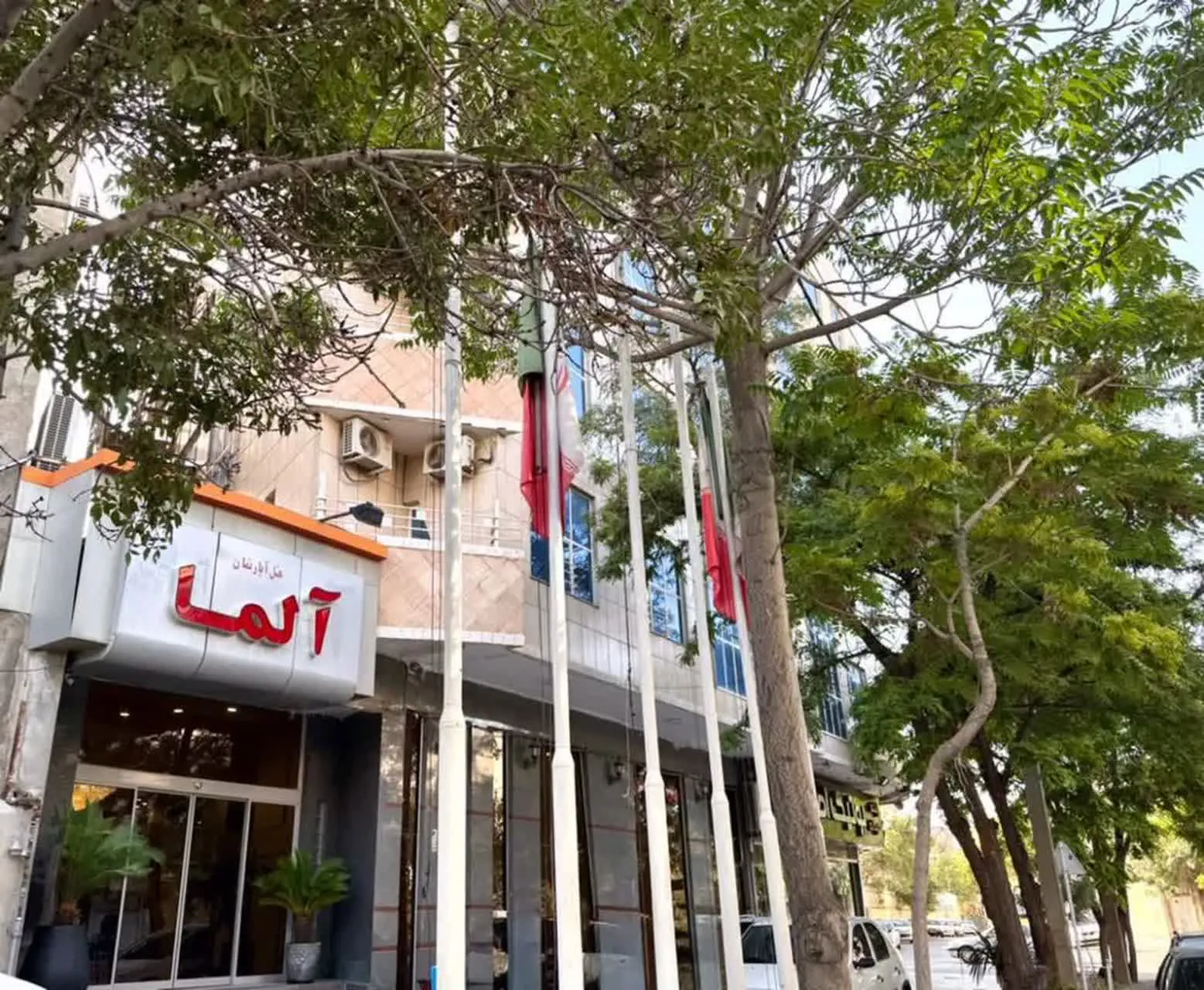 نمای هتل آپارتمان آلما مشهد