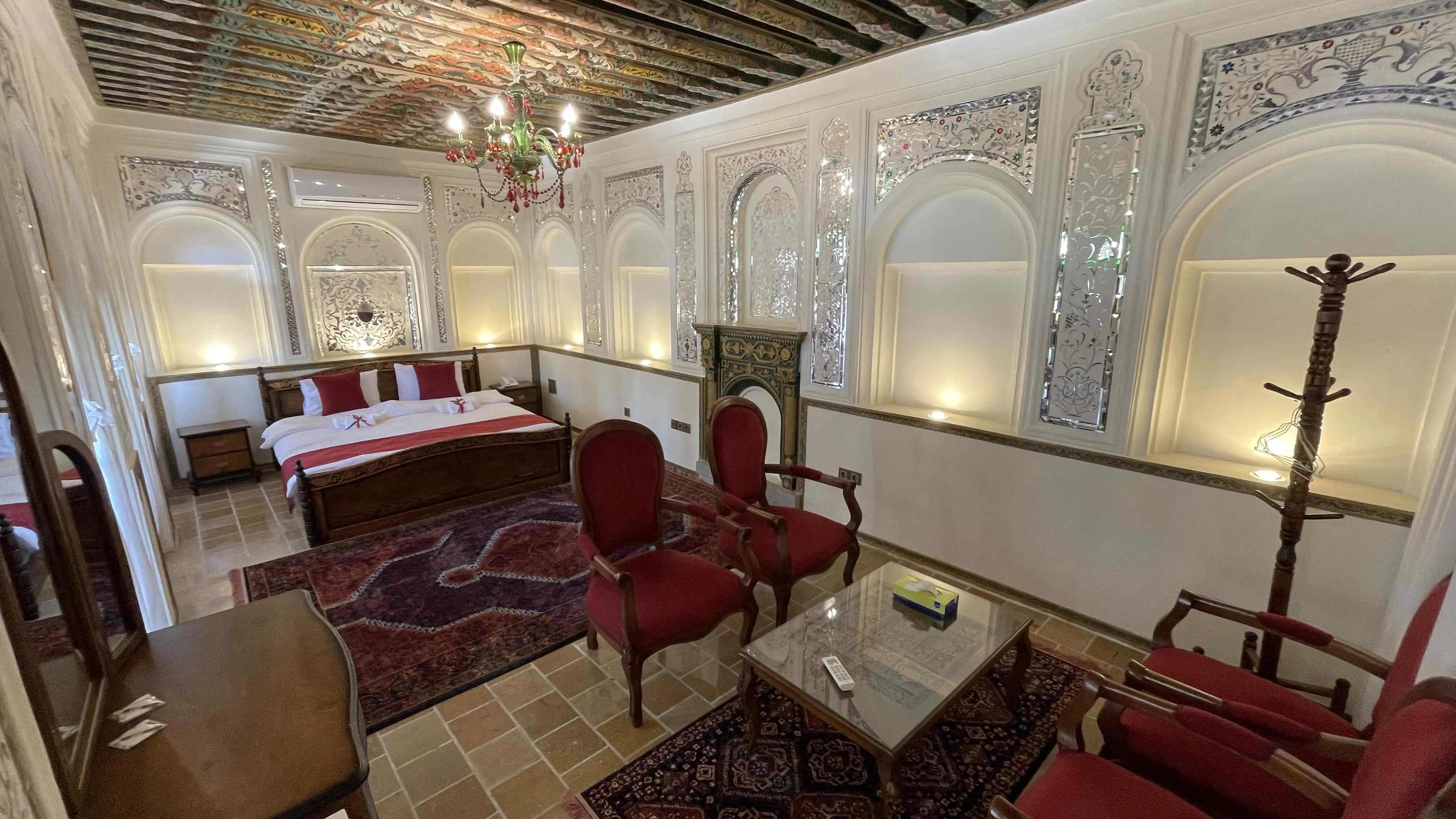 اتاق هتل بوتیک عمارت محلاتی شیراز