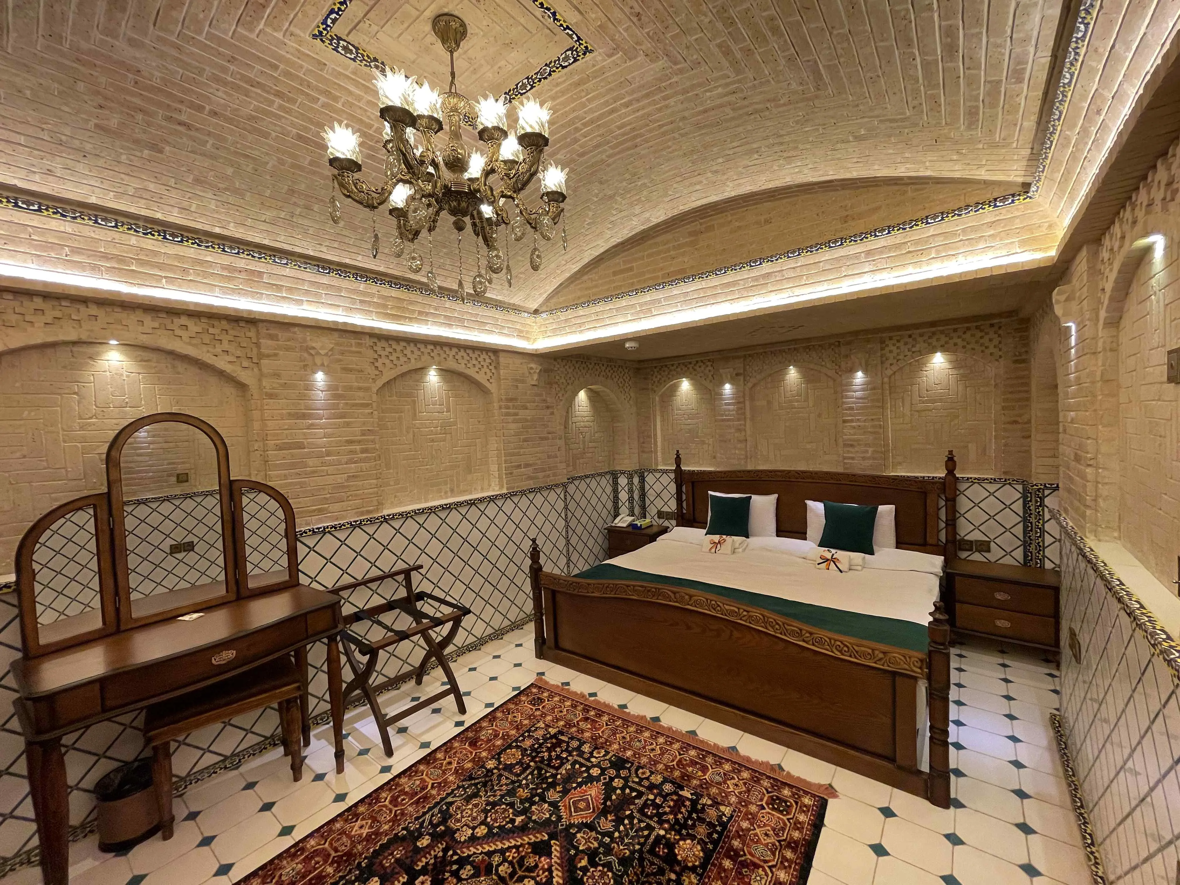 اتاق هتل بوتیک عمارت محلاتی شیراز