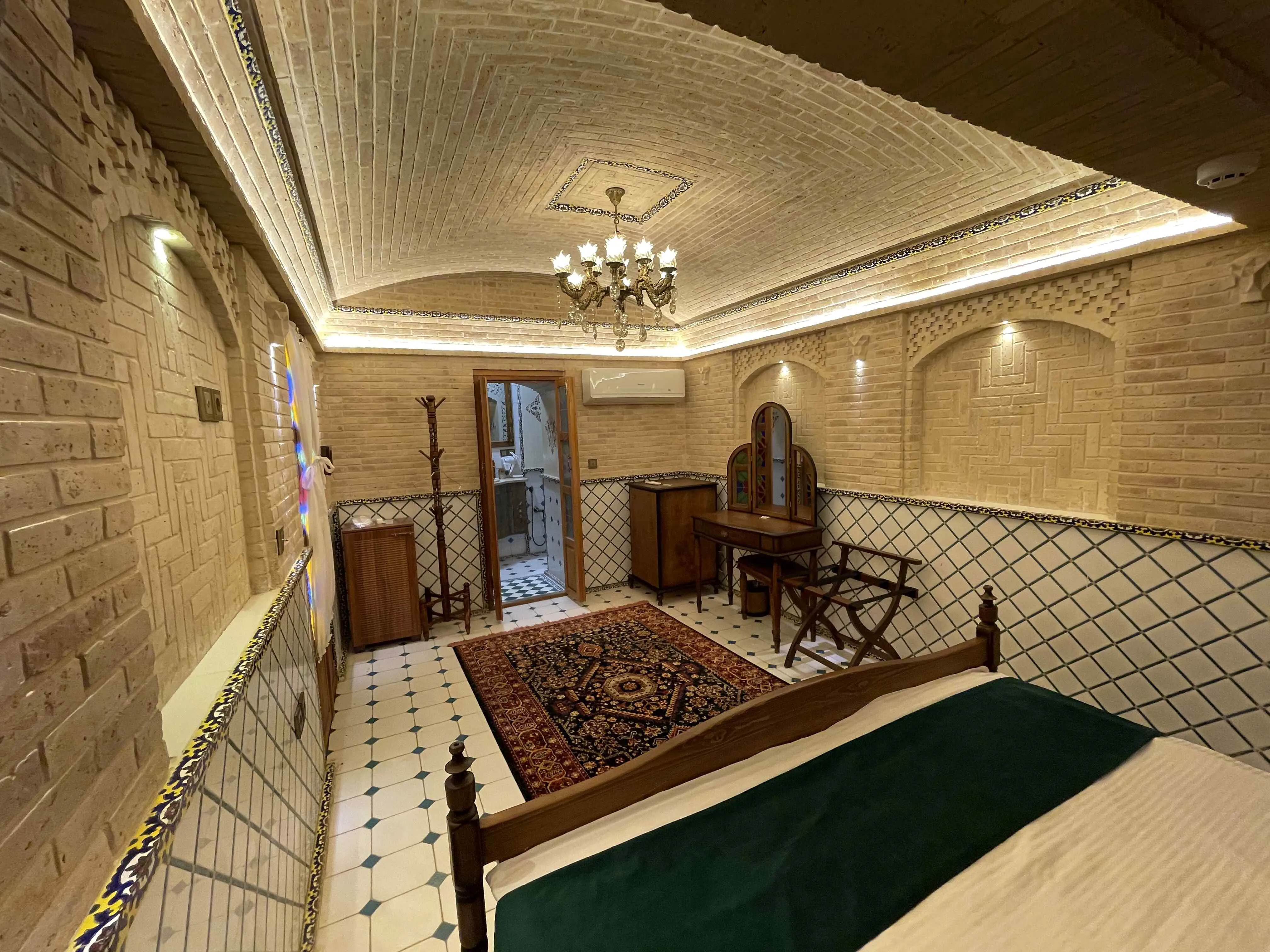اتاق هتل بوتیک عمارت محلاتی شیراز