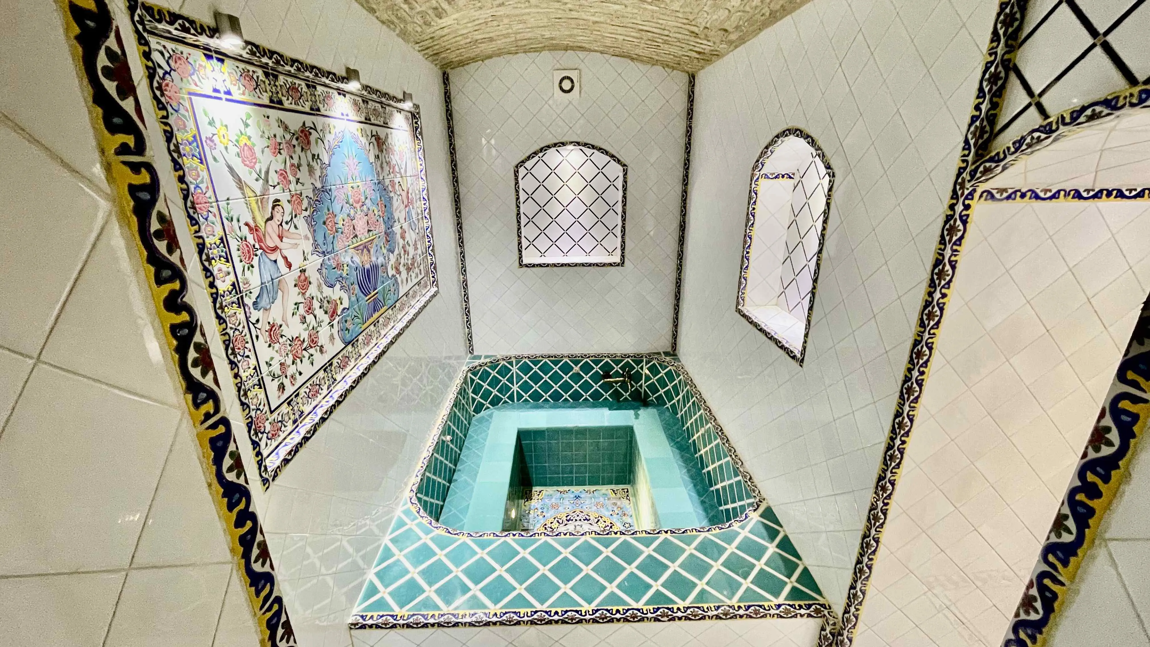حمام و سرویس بهداشتی هتل بوتیک عمارت محلاتی شیراز