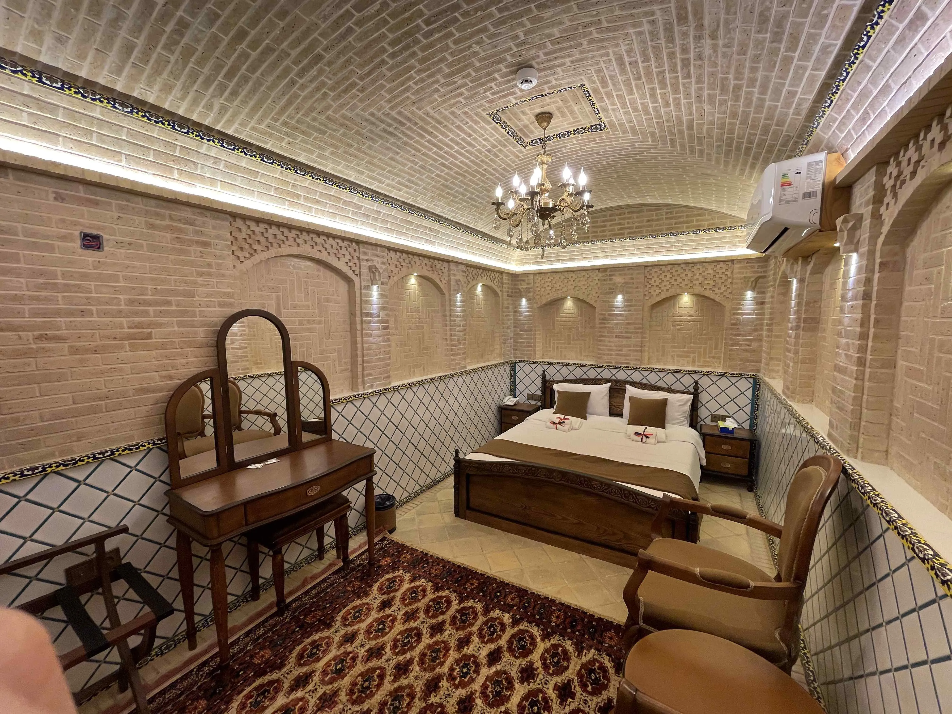 اتاق هتل بوتیک عمارت محلاتی شیراز