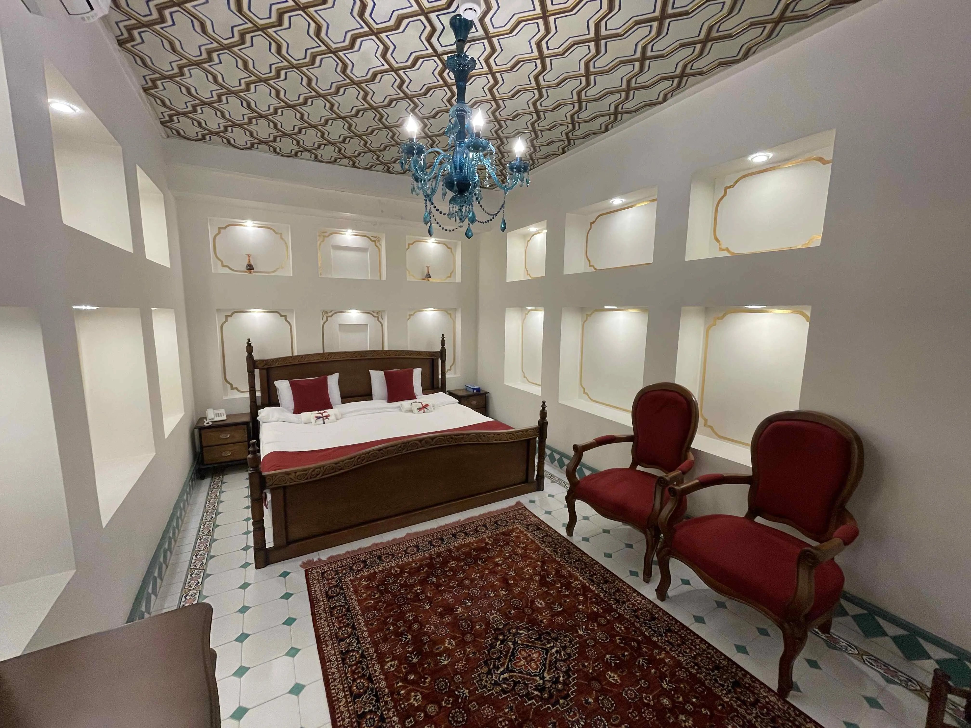 اتاق هتل بوتیک عمارت محلاتی شیراز