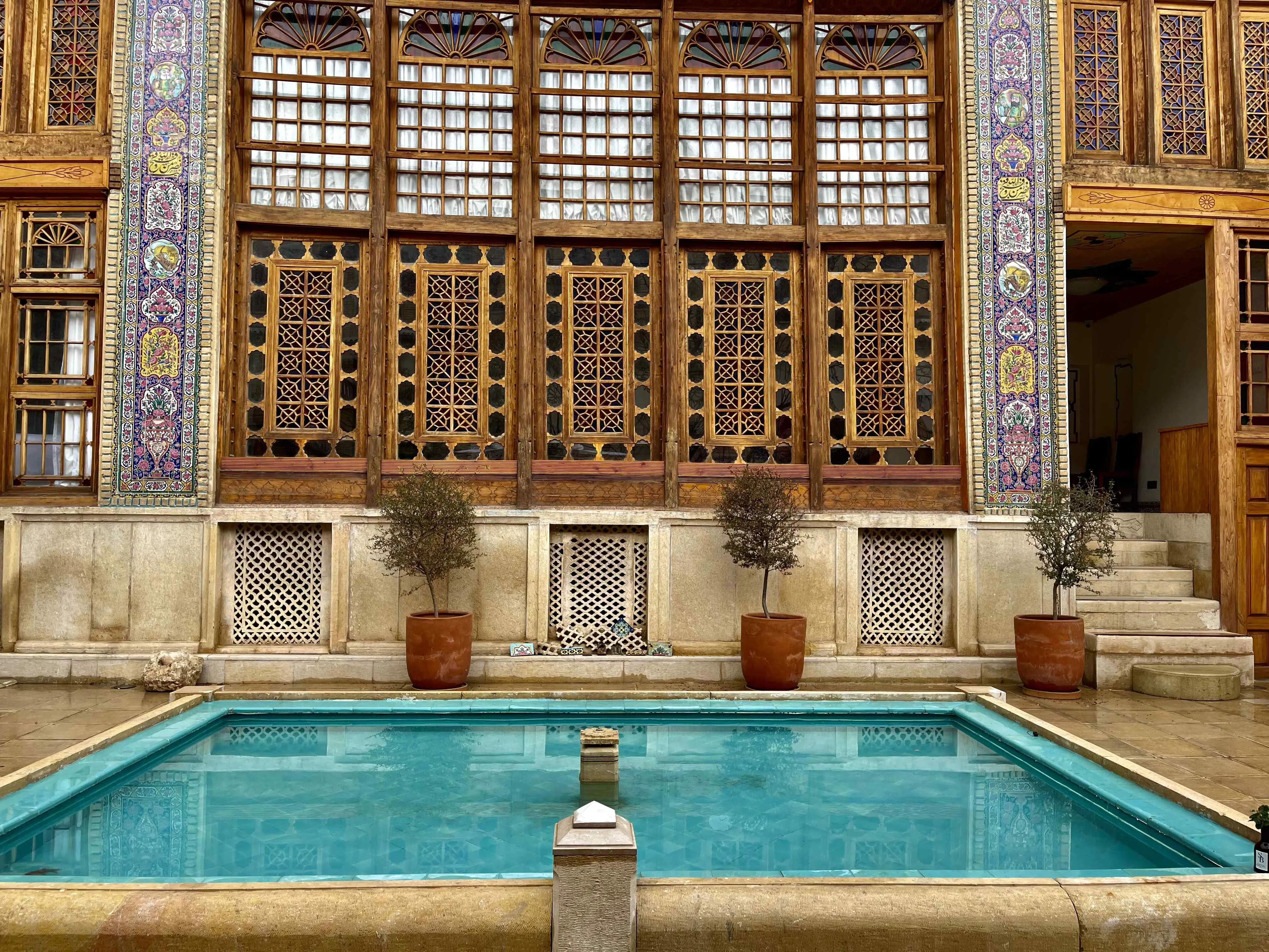 نمای هتل بوتیک عمارت محلاتی شیراز
