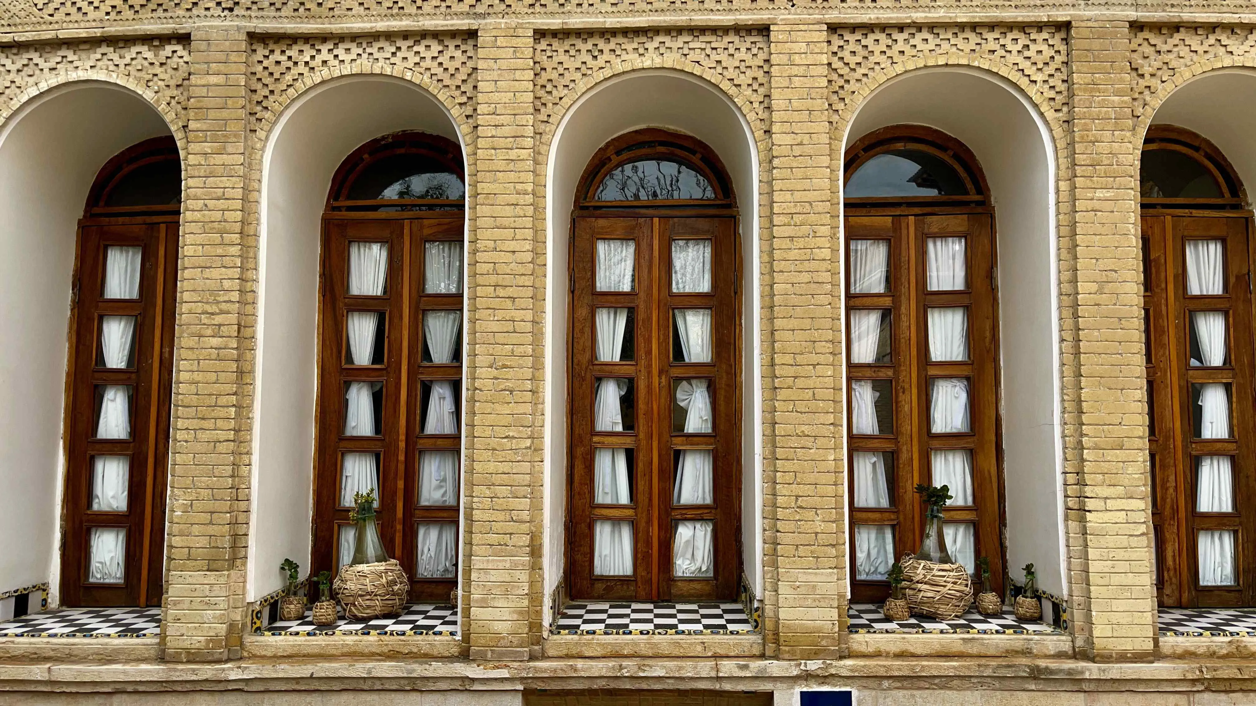 نمای هتل بوتیک عمارت محلاتی شیراز
