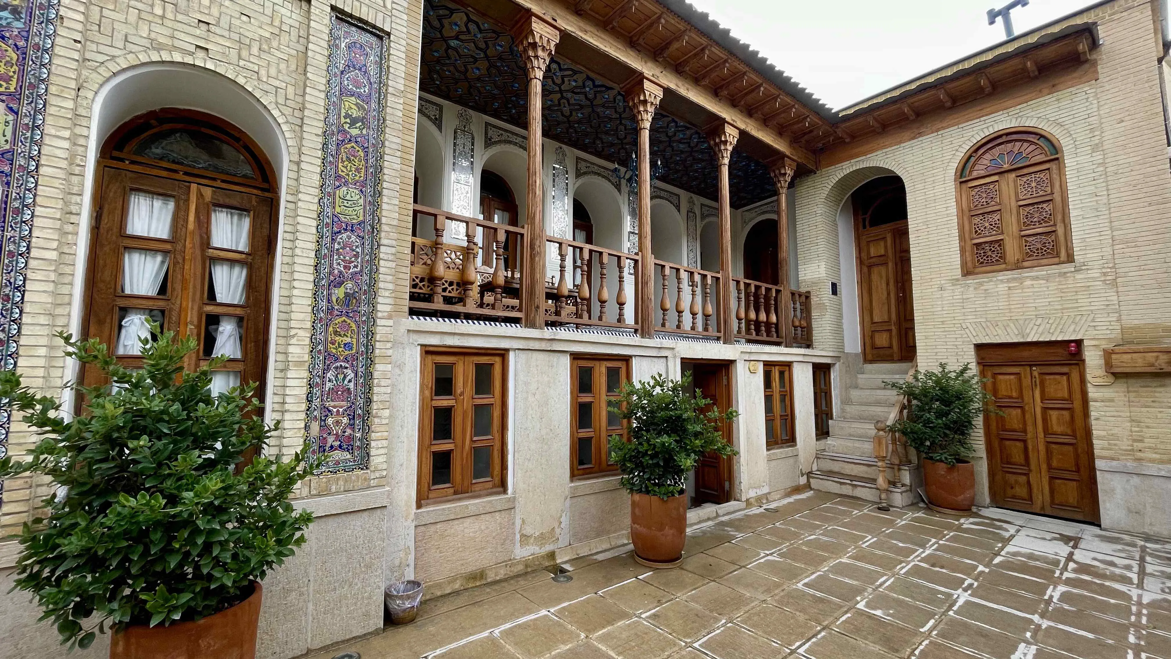 نمای هتل بوتیک عمارت محلاتی شیراز