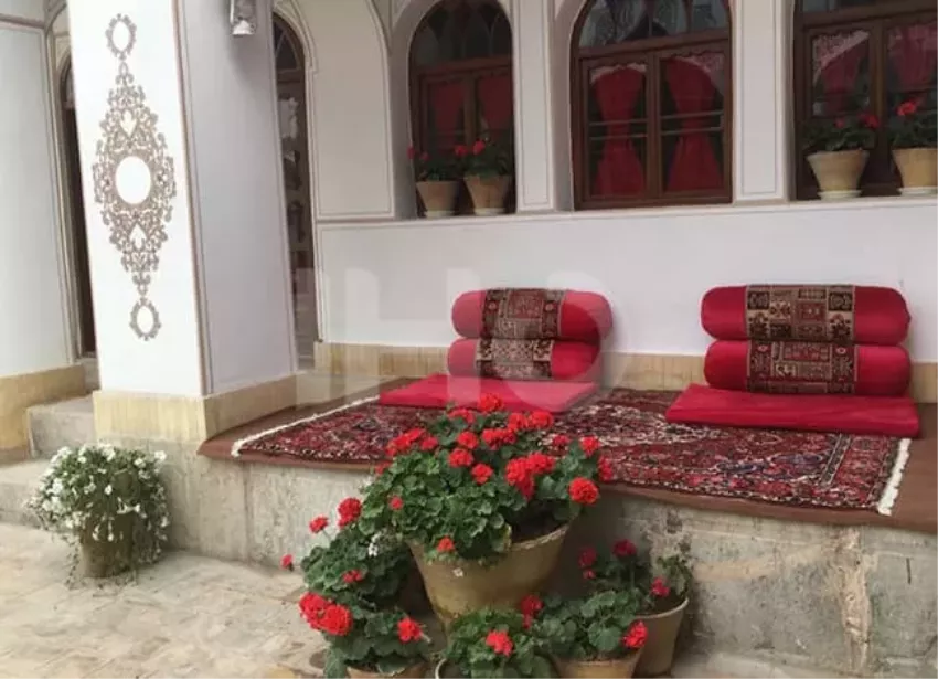 محوطه اقامتگاه سنتی سهروردی اصفهان