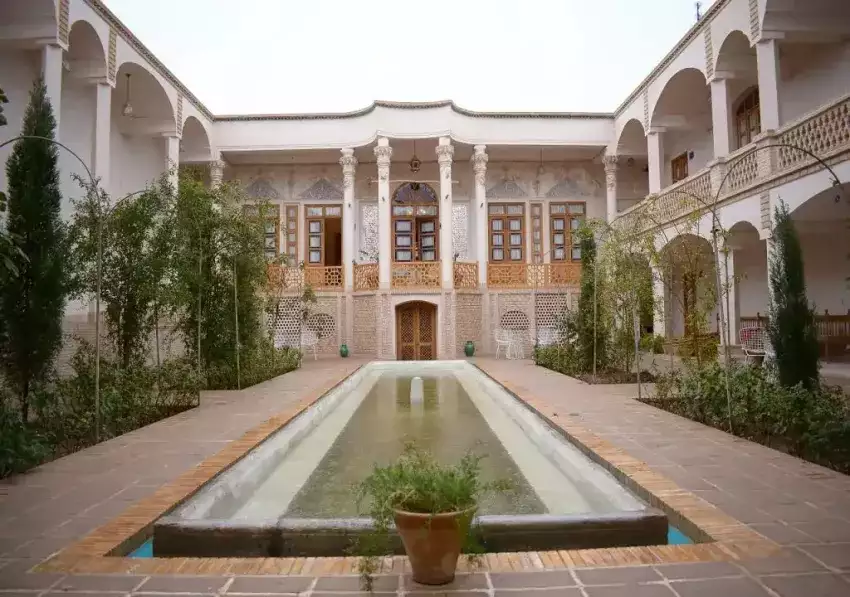اقامتگاه سنتی عمارت محمودیه کاشان