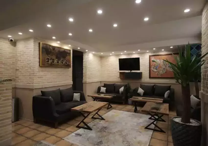 اقامتگاه سنتی هفت دری شیراز