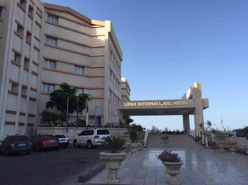 محوطه هتل لیپار