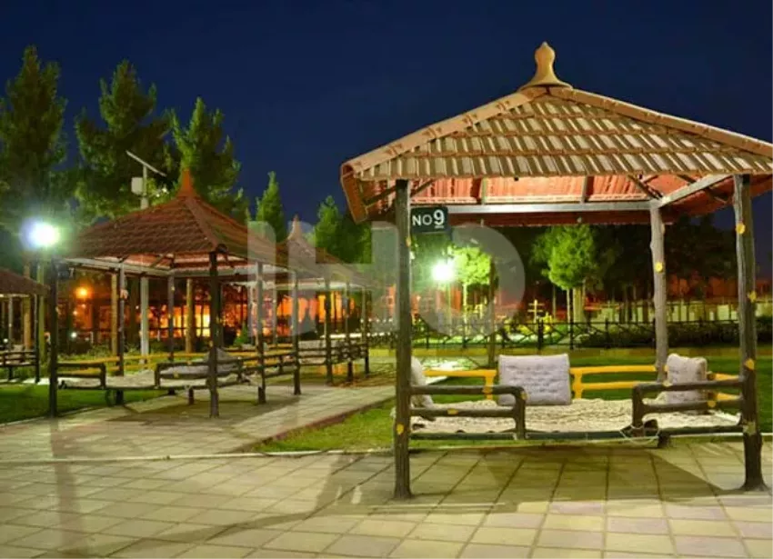 عکس کافی شاپ هتل زنبق یزد