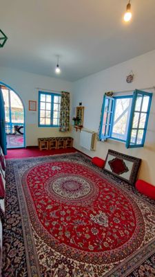اقامتگاه بوم گردی تلارخانه بردبار اتاق حاج حاجی برای سه نفر رشت