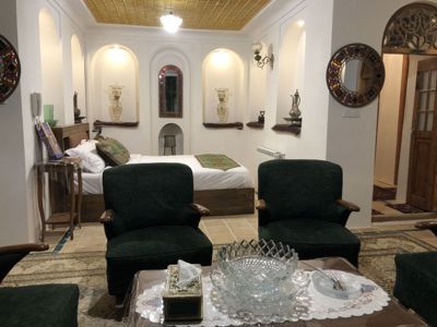 اقامتگاه سنتی نبوی اتاق سه تخته شاه نشین قزوین