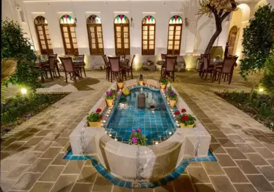 اقامتگاه سنتی هزار و یک شب چهار باغ اتاق دو تخته دبل شاه نشین اصفهان