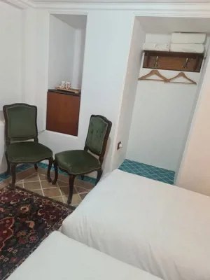 اقامتگاه سنتی سرای مهربانو اتاق توئین خانوم دوسی شیراز