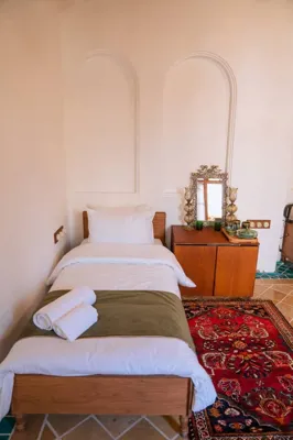 اقامتگاه سنتی سرای مهربانو اتاق سه تخته بهاردوسی شیراز