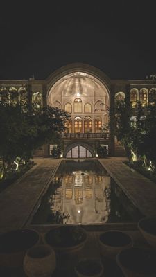 اقامتگاه سنتی منوچهری اتاق دو تخته توئین قاجاری کاشان