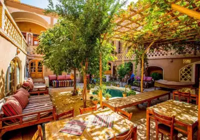 اقامتگاه بوم گردی نقلی اتاق خرم روز برای سه نفر کاشان
