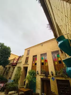 اقامتگاه سنتی ماه منیر اتاق دو تخته توئین شیراز