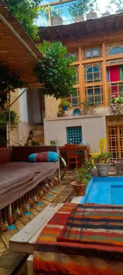 اقامتگاه بوم گردی عمارت هفت رنگ اتاق دو تخته مستر شیراز