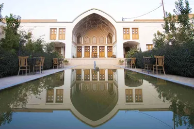 اقامتگاه سنتی سرای کاسیان اتاق شماره 109 دو تخته توئین سه دری کاشان