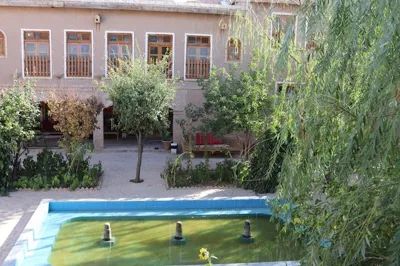 اقامتگاه های بوم گردی ارگ رادکان اتاق سه تخته چناران