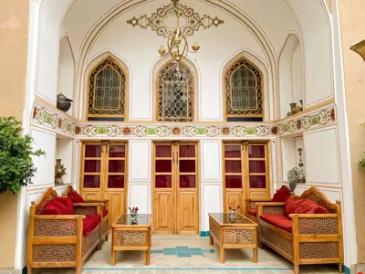 اقامتگاه سنتی یاس دوتخته همیشه بهار اصفهان