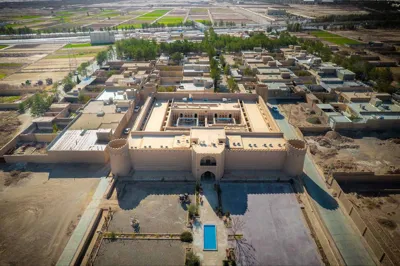 اقامتگاه سنتی قلعه وزیر اتاق دو تخته توئین میبد