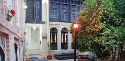 اقامتگاه های بوم گردی عمارت قاجاریه اتاق سه دری کنج سه تخته شیراز