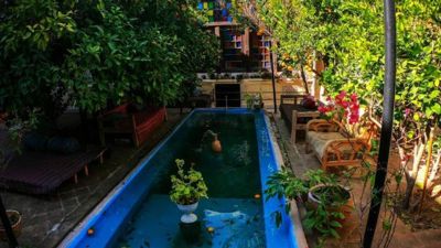 اقامتگاه های بوم گردی عمارت قاجاریه اتاق سه دری کنج سه تخته شیراز