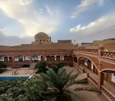 اقامتگاه سنتی فانوس ویونا اتاق سه تخته هرده کاشان