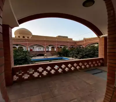 اقامتگاه سنتی فانوس ویونا اتاق دو تخته دبل سارونا کاشان